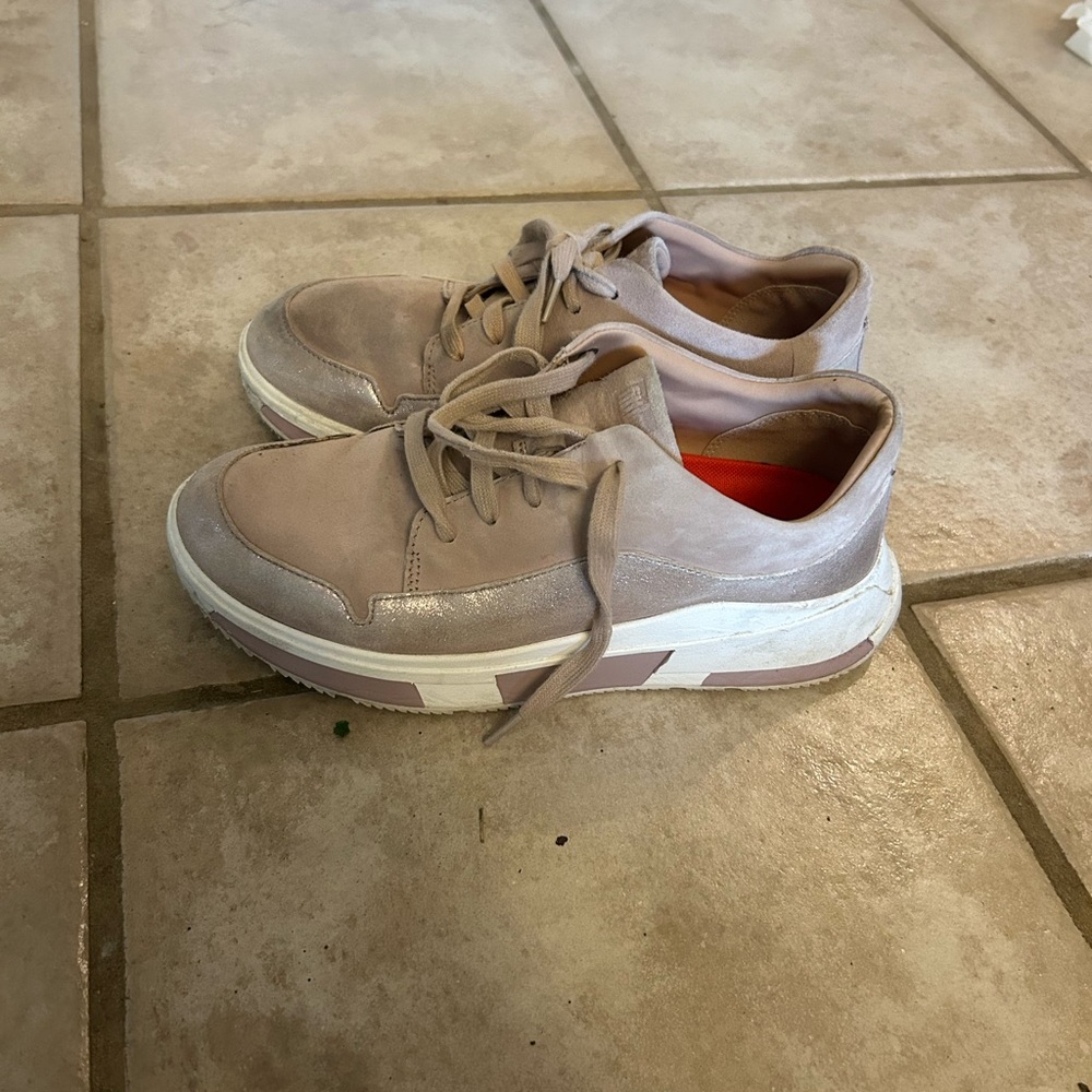 Stylish light pink FITFLOP Sneakers